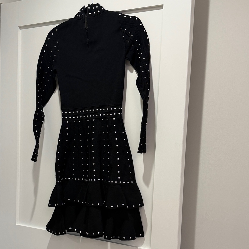Elegant Black Long Sleeve Dress with White Accents - Picture 2 of 4